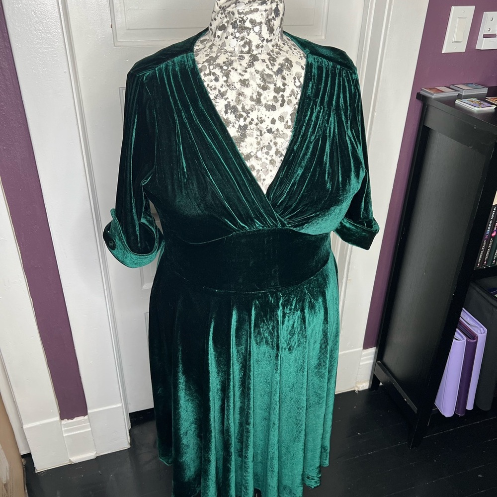 Unique Vintage plus size 1950s emerald Green Velvet Delores Swing Dress